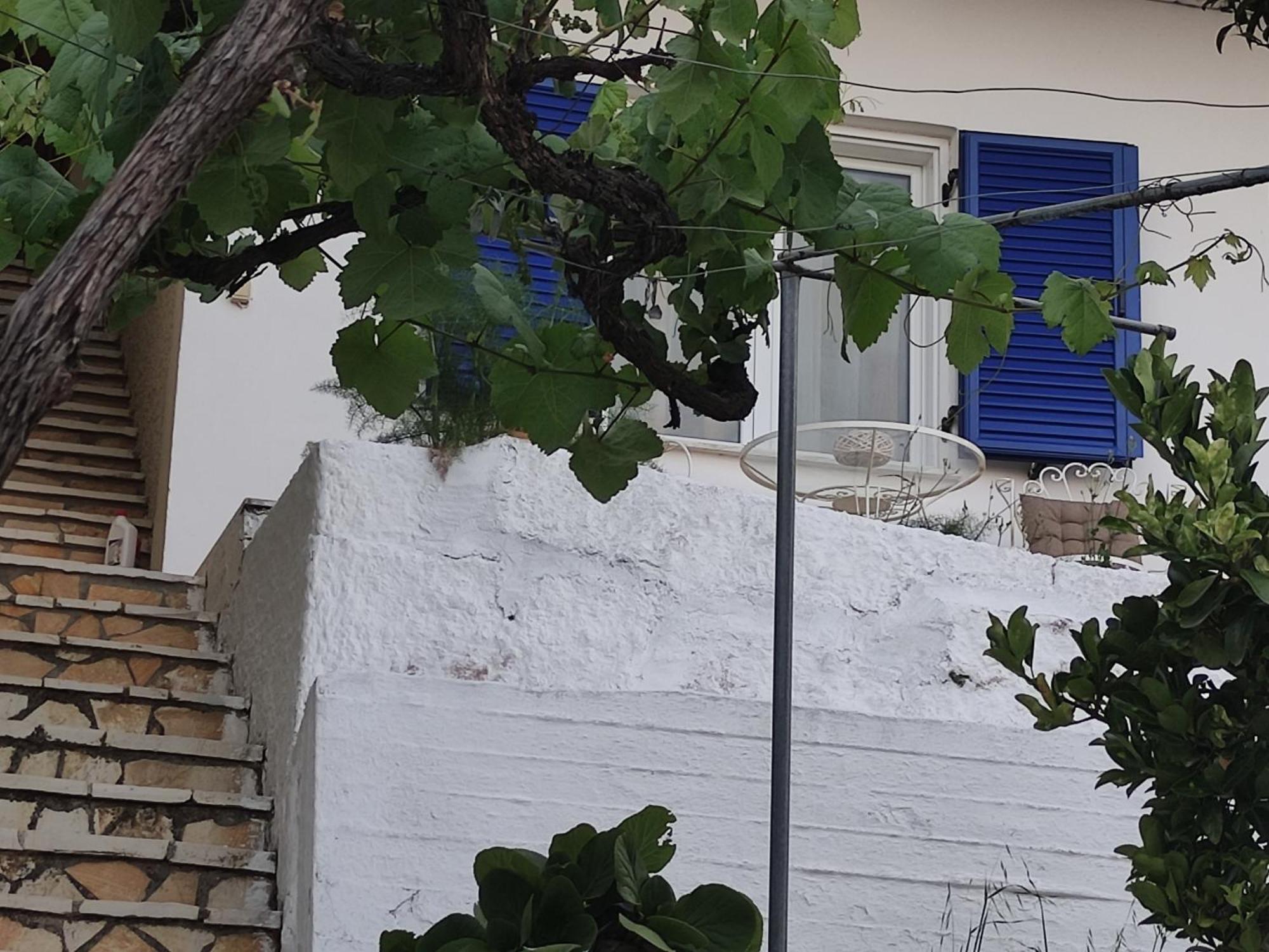 Blue And White Apartments 1 Benitses  Bagian luar foto